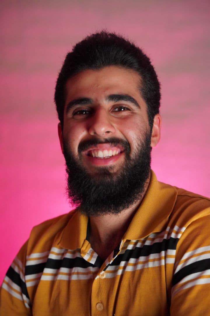 تصویر با کیفیت شماره 24 - هنرمند شهید علیرضا غرباوی