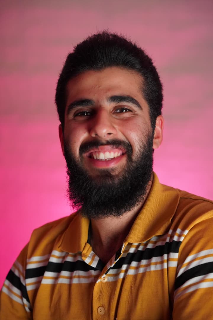 تصویر با کیفیت شماره 24 - هنرمند شهید علیرضا غرباوی