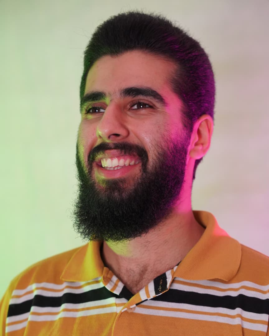 تصویر با کیفیت شماره 1 - هنرمند شهید علیرضا غرباوی