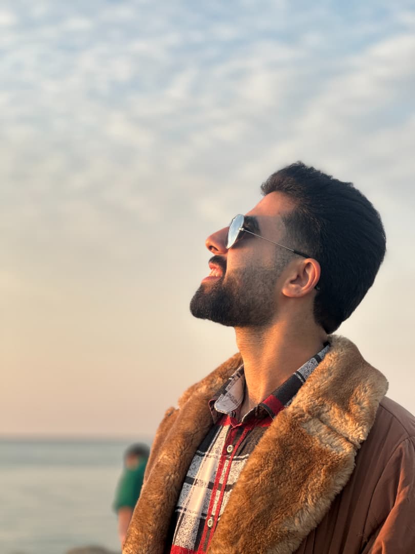 تصویر با کیفیت شماره 30- هنرمند شهید علیرضا غرباوی