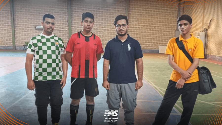 یک جمع فوتبالی در گروه ورزشی پاس