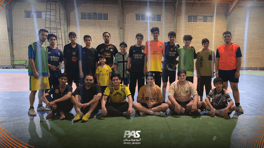 یک جمع فوتبالی در گروه ورزشی پاس