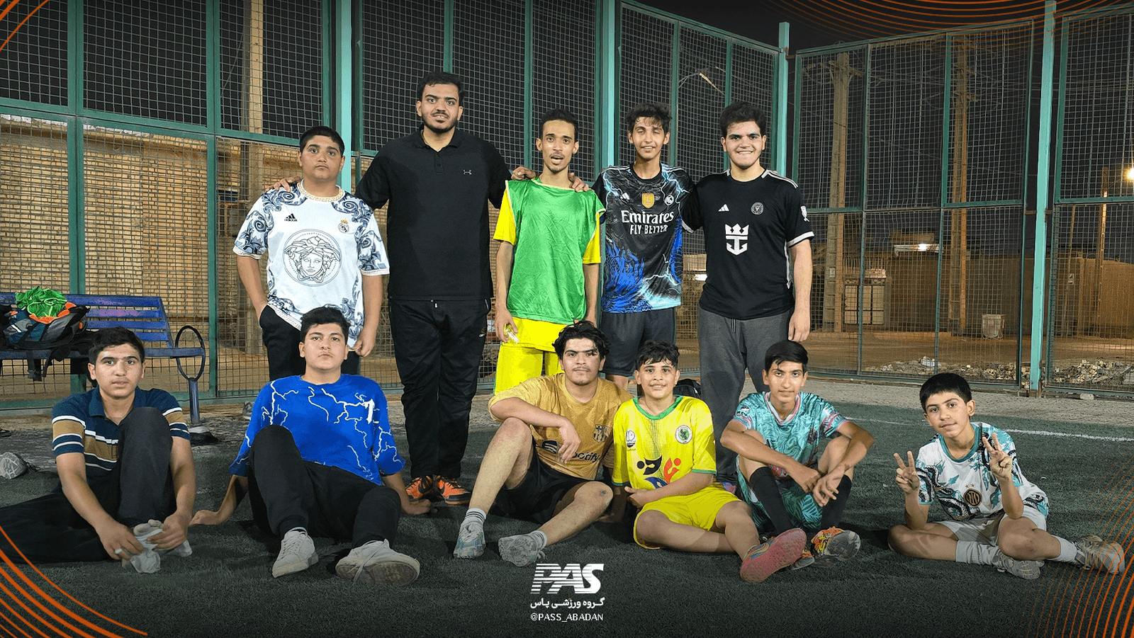 یک جمع فوتبالی در گروه ورزشی پاس