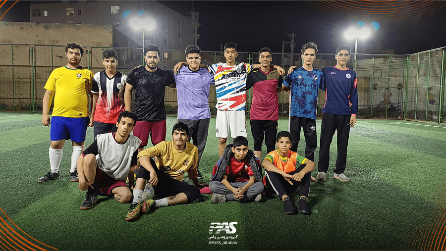 یک جمع فوتبالی در گروه ورزشی پاس