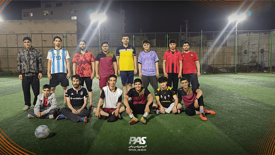 یک جمع فوتبالی در گروه ورزشی پاس