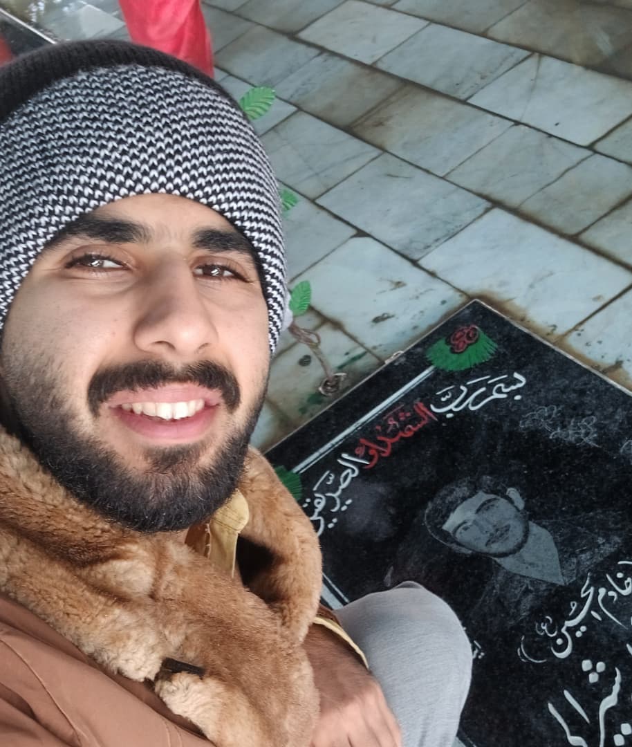تصویر با کیفیت شماره 11 - هنرمند شهید علیرضا غرباوی